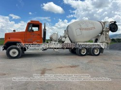 camion-hormigonero-freigthliner-1.jfif
