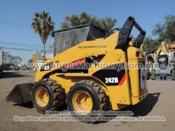 minicargador-caterpillar-242B-serie0682-15
