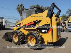 minicargador-caterpillar-242B-serie0682-16